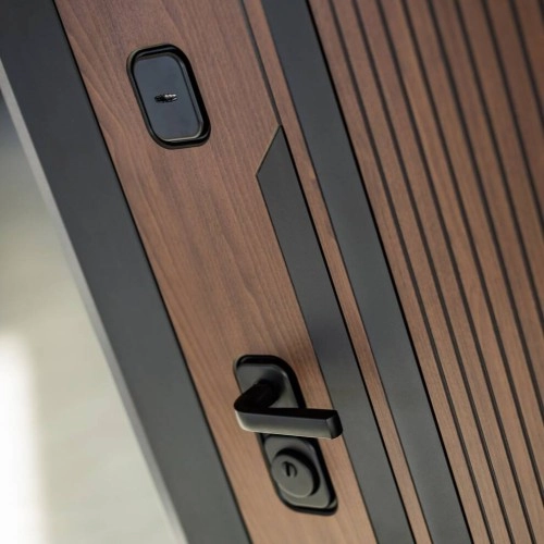 Входная дверь KARMINA с зеркалом Панорама с тонировкой - Черный кварц